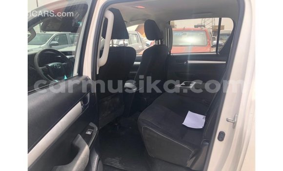 Tenga Imported Toyota Hilux Chena Mota in Import - Dubai in Harare Tenga Imported Toyota Hilux Chena Mota in Import - Dubai in Harare