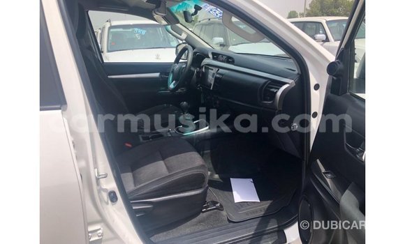 Tenga Imported Toyota Hilux Chena Mota in Import - Dubai in Harare Tenga Imported Toyota Hilux Chena Mota in Import - Dubai in Harare