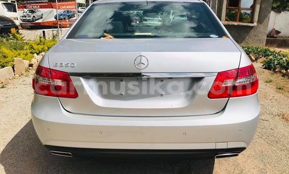 Tenga Tsaru Mercedes‒Benz E–Class Sirivha Mota in Harare in Harare Tenga Tsaru Mercedes‒Benz E–Class Sirivha Mota in Harare in Harare