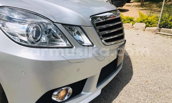 Tenga Tsaru Mercedes‒Benz E–Class Sirivha Mota in Harare in Harare Tenga Tsaru Mercedes‒Benz E–Class Sirivha Mota in Harare in Harare