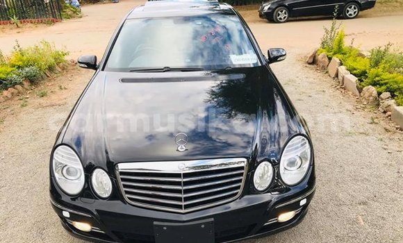 Tenga Tsaru Mercedes‒Benz E–Class Nhema Mota in Harare in Harare Tenga Tsaru Mercedes‒Benz E–Class Nhema Mota in Harare in Harare