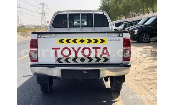 Tenga Imported Toyota Hilux Chena Mota in Import - Dubai in Harare Tenga Imported Toyota Hilux Chena Mota in Import - Dubai in Harare