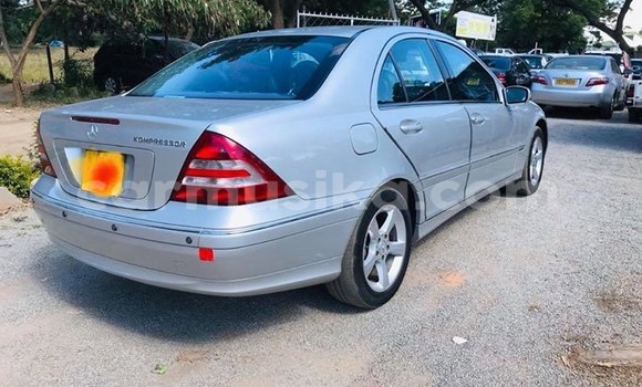 Tenga Tsaru Mercedes‒Benz C–Class Sirivha Mota in Harare in Harare Tenga Tsaru Mercedes‒Benz C–Class Sirivha Mota in Harare in Harare