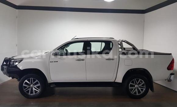 Buy Used Toyota Hilux White Car in Harare in Harare Buy Used Toyota Hilux White Car in Harare in Harare