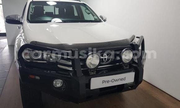 Buy Used Toyota Hilux White Car in Harare in Harare Buy Used Toyota Hilux White Car in Harare in Harare
