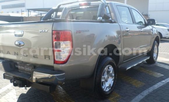 Nunua Ilio tumika Ford Ranger Fedha Gari ndani ya Alexandra Park nchini Harare Nunua Ilio tumika Ford Ranger Fedha Gari ndani ya Alexandra Park nchini Harare