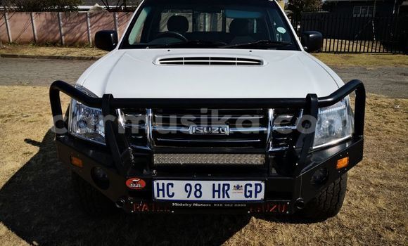 Nunua Ilio tumika Isuzu KB Nyeupe Gari ndani ya Beitbridge nchini Matabeleland Kusini Nunua Ilio tumika Isuzu KB Nyeupe Gari ndani ya Beitbridge nchini Matabeleland Kusini