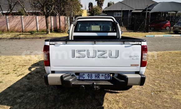 Nunua Ilio tumika Isuzu KB Nyeupe Gari ndani ya Beitbridge nchini Matabeleland Kusini Nunua Ilio tumika Isuzu KB Nyeupe Gari ndani ya Beitbridge nchini Matabeleland Kusini