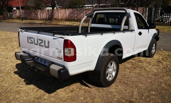 Nunua Ilio tumika Isuzu KB Nyeupe Gari ndani ya Beitbridge nchini Matabeleland Kusini Nunua Ilio tumika Isuzu KB Nyeupe Gari ndani ya Beitbridge nchini Matabeleland Kusini