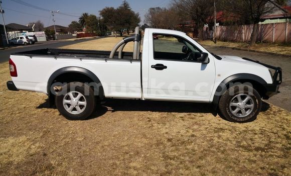 Nunua Ilio tumika Isuzu KB Nyeupe Gari ndani ya Beitbridge nchini Matabeleland Kusini Nunua Ilio tumika Isuzu KB Nyeupe Gari ndani ya Beitbridge nchini Matabeleland Kusini