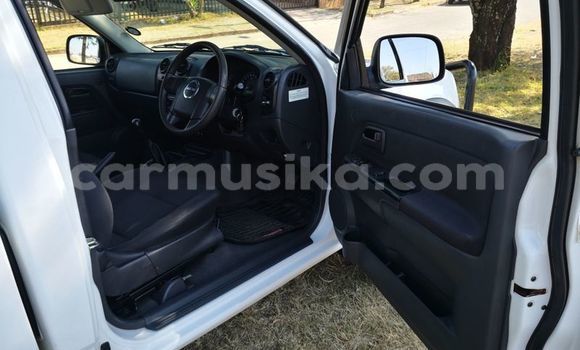 Nunua Ilio tumika Isuzu KB Nyeupe Gari ndani ya Beitbridge nchini Matabeleland Kusini Nunua Ilio tumika Isuzu KB Nyeupe Gari ndani ya Beitbridge nchini Matabeleland Kusini