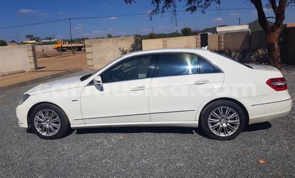 Tenga Tsaru Mercedes‒Benz E–Class Chena Mota in Bulawayo in Bulawayo Tenga Tsaru Mercedes‒Benz E–Class Chena Mota in Bulawayo in Bulawayo