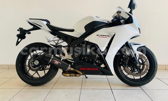Buy Used Honda CBR White Bike in Beitbridge in Matabeleland South Buy Used Honda CBR White Bike in Beitbridge in Matabeleland South