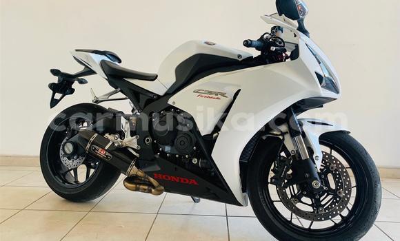 Buy Used Honda CBR White Bike in Beitbridge in Matabeleland South Buy Used Honda CBR White Bike in Beitbridge in Matabeleland South
