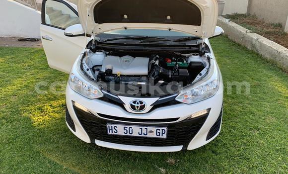 Nunua Ilio tumika Toyota Yaris Nyeupe Gari ndani ya Beitbridge nchini Matabeleland Kusini