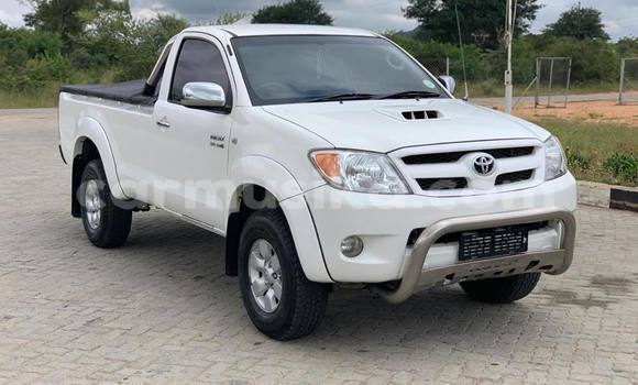Tenga Tsaru Toyota Hilux Chena Mota in Bulawayo in Bulawayo Tenga Tsaru Toyota Hilux Chena Mota in Bulawayo in Bulawayo