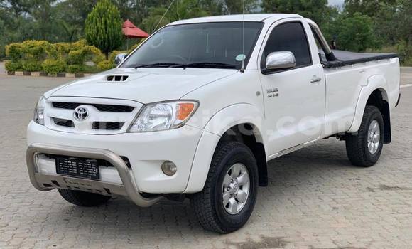 Tenga Tsaru Toyota Hilux Chena Mota in Bulawayo in Bulawayo Tenga Tsaru Toyota Hilux Chena Mota in Bulawayo in Bulawayo