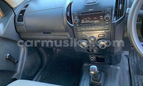 Tenga Tsaru Isuzu KB Chena Mota in Bulawayo in Bulawayo Tenga Tsaru Isuzu KB Chena Mota in Bulawayo in Bulawayo