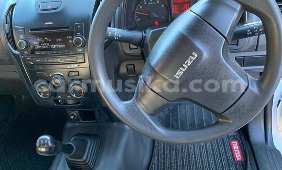 Tenga Tsaru Isuzu KB Chena Mota in Bulawayo in Bulawayo Tenga Tsaru Isuzu KB Chena Mota in Bulawayo in Bulawayo