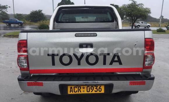 Tenga Tsaru Toyota Hilux Sirivha Mota in Bulawayo in Bulawayo Tenga Tsaru Toyota Hilux Sirivha Mota in Bulawayo in Bulawayo