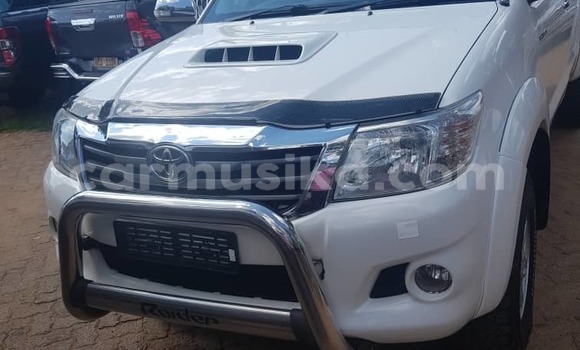Tenga Imported Toyota Hilux Chena Mota in Harare in Harare Tenga Imported Toyota Hilux Chena Mota in Harare in Harare