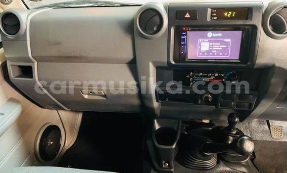 Acheter Occasion Voiture Toyota Land Cruiser Blanc à Beitbridge, Matabeleland South Acheter Occasion Voiture Toyota Land Cruiser Blanc à Beitbridge, Matabeleland South