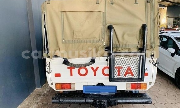Acheter Occasion Voiture Toyota Land Cruiser Blanc à Beitbridge, Matabeleland South Acheter Occasion Voiture Toyota Land Cruiser Blanc à Beitbridge, Matabeleland South