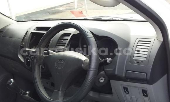 Buy Used Toyota Hilux White Car in Harare in Harare Buy Used Toyota Hilux White Car in Harare in Harare