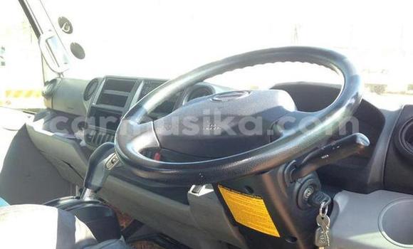 Acheter Occasion Utilitaire Hino 300 Series Noir à Beitbridge, Matabeleland South Acheter Occasion Utilitaire Hino 300 Series Noir à Beitbridge, Matabeleland South