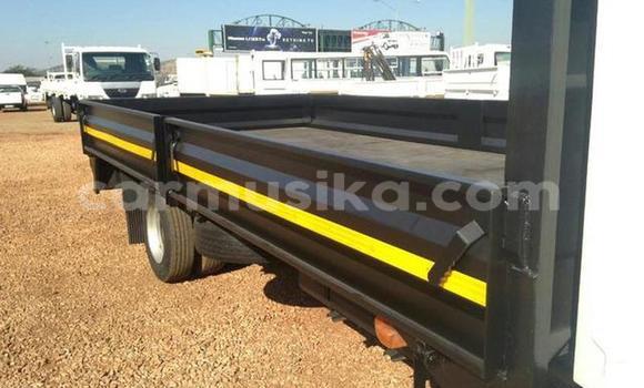 Acheter Occasion Utilitaire Hino 300 Series Noir à Beitbridge, Matabeleland South Acheter Occasion Utilitaire Hino 300 Series Noir à Beitbridge, Matabeleland South