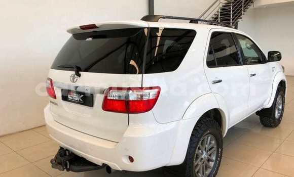 Acheter Occasion Voiture Toyota Fortuner Blanc à Harare, Harare Acheter Occasion Voiture Toyota Fortuner Blanc à Harare, Harare