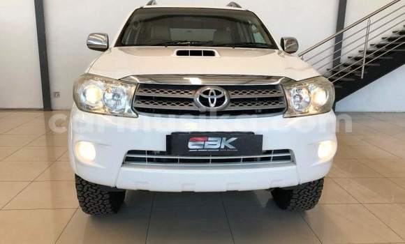 Acheter Occasion Voiture Toyota Fortuner Blanc à Harare, Harare Acheter Occasion Voiture Toyota Fortuner Blanc à Harare, Harare