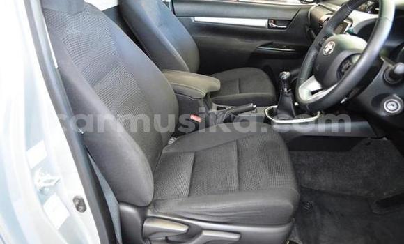 Tenga Tsaru Toyota Hilux Sirivha Mota in Avondale in Harare Tenga Tsaru Toyota Hilux Sirivha Mota in Avondale in Harare