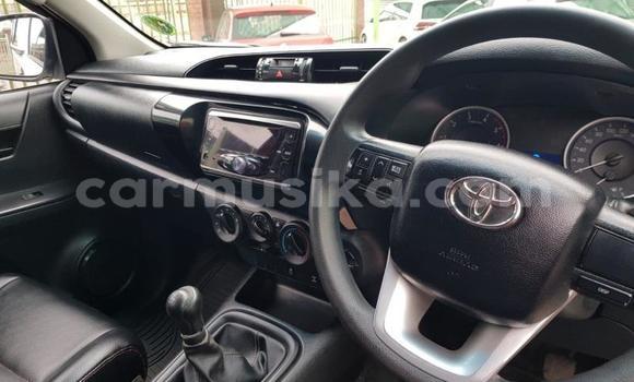 Buy Used Toyota Hilux White Car in Beitbridge in Matabeleland South Buy Used Toyota Hilux White Car in Beitbridge in Matabeleland South