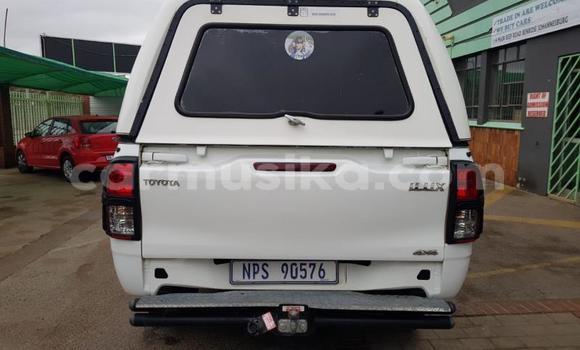 Buy Used Toyota Hilux White Car in Beitbridge in Matabeleland South Buy Used Toyota Hilux White Car in Beitbridge in Matabeleland South