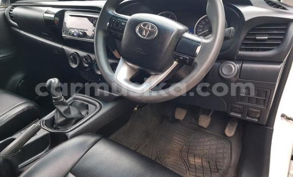 Buy Used Toyota Hilux White Car in Beitbridge in Matabeleland South Buy Used Toyota Hilux White Car in Beitbridge in Matabeleland South
