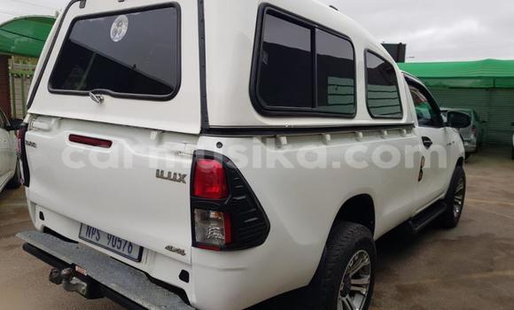 Buy Used Toyota Hilux White Car in Beitbridge in Matabeleland South Buy Used Toyota Hilux White Car in Beitbridge in Matabeleland South
