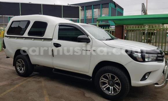 Buy Used Toyota Hilux White Car in Beitbridge in Matabeleland South Buy Used Toyota Hilux White Car in Beitbridge in Matabeleland South