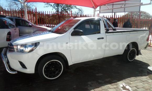 Nunua Ilio tumika Toyota Hilux Nyeupe Gari ndani ya Beitbridge nchini Matabeleland Kusini