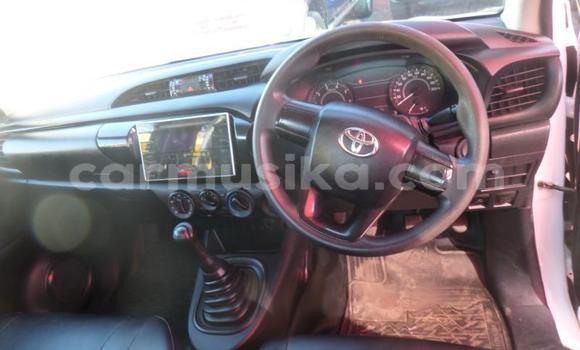 Nunua Ilio tumika Toyota Hilux Nyeupe Gari ndani ya Beitbridge nchini Matabeleland Kusini Nunua Ilio tumika Toyota Hilux Nyeupe Gari ndani ya Beitbridge nchini Matabeleland Kusini