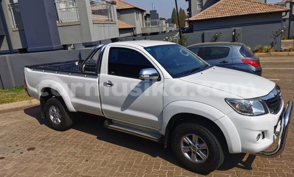 Buy Used Toyota Hilux White Car in Beitbridge in Matabeleland South Buy Used Toyota Hilux White Car in Beitbridge in Matabeleland South