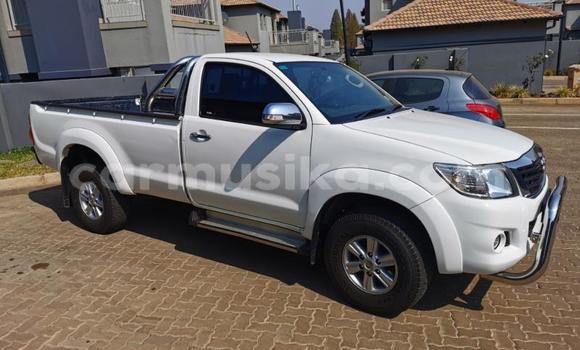 Buy Used Toyota Hilux White Car in Beitbridge in Matabeleland South Buy Used Toyota Hilux White Car in Beitbridge in Matabeleland South