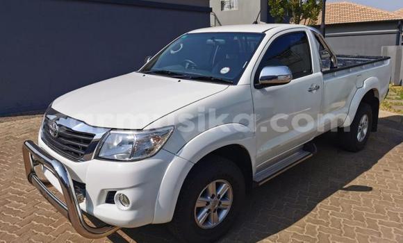 Buy Used Toyota Hilux White Car in Beitbridge in Matabeleland South Buy Used Toyota Hilux White Car in Beitbridge in Matabeleland South