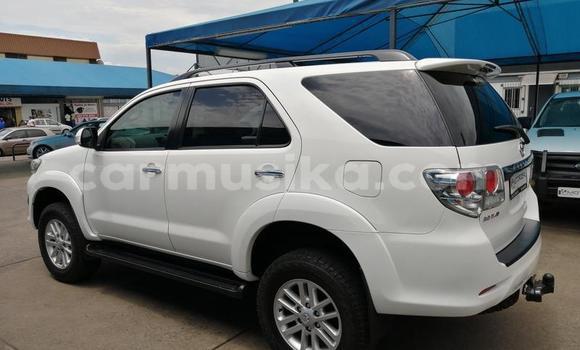 Acheter Occasion Voiture Toyota Fortuner Blanc à Beitbridge, Matabeleland South Acheter Occasion Voiture Toyota Fortuner Blanc à Beitbridge, Matabeleland South