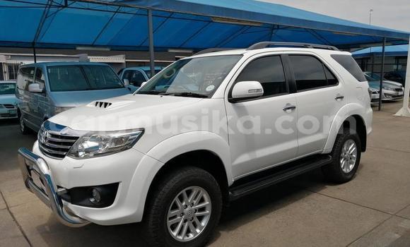 Acheter Occasion Voiture Toyota Fortuner Blanc à Beitbridge, Matabeleland South Acheter Occasion Voiture Toyota Fortuner Blanc à Beitbridge, Matabeleland South