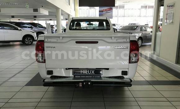 Tenga Tsaru Toyota Hilux Chena Mota in Beitbridge in Matabeleland South Tenga Tsaru Toyota Hilux Chena Mota in Beitbridge in Matabeleland South