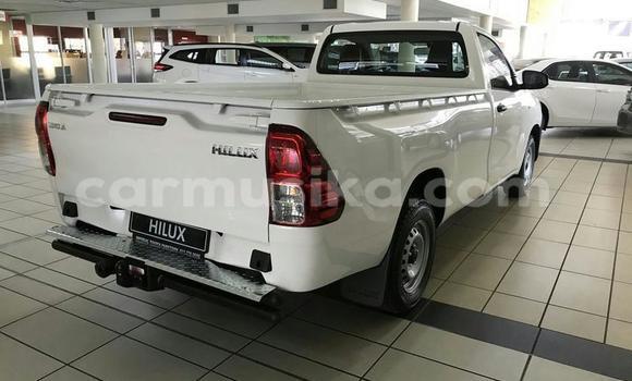 Tenga Tsaru Toyota Hilux Chena Mota in Beitbridge in Matabeleland South Tenga Tsaru Toyota Hilux Chena Mota in Beitbridge in Matabeleland South