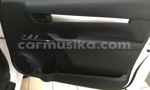 Tenga Tsaru Toyota Hilux Chena Mota in Beitbridge in Matabeleland South Tenga Tsaru Toyota Hilux Chena Mota in Beitbridge in Matabeleland South