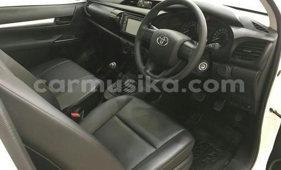 Tenga Tsaru Toyota Hilux Chena Mota in Beitbridge in Matabeleland South Tenga Tsaru Toyota Hilux Chena Mota in Beitbridge in Matabeleland South