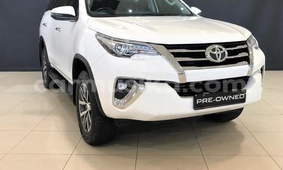 Nunua Ilio tumika Toyota Fortuner Nyeupe Gari ndani ya Beitbridge nchini Matabeleland Kusini